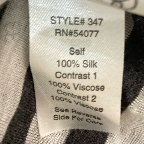 Cabi black & white mixed print v neck silk/viscose top high low hem 3/4 sleeve - Picture 12 of 13